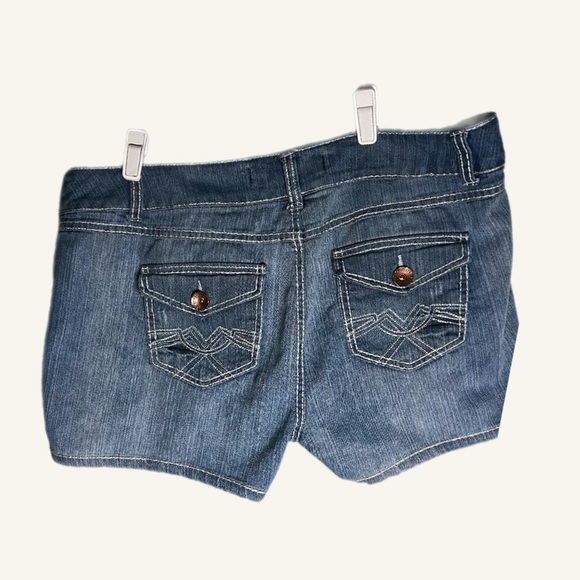 Freestyle  Blue Shorts with Classic Denim Look - Picture 5 of 5